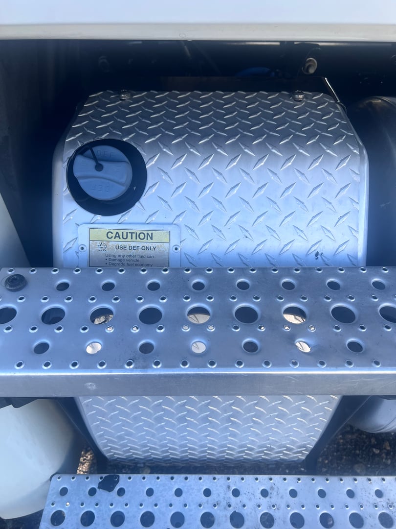 2018 Freightliner Cascadia 113 Day Cab - IMG_1098