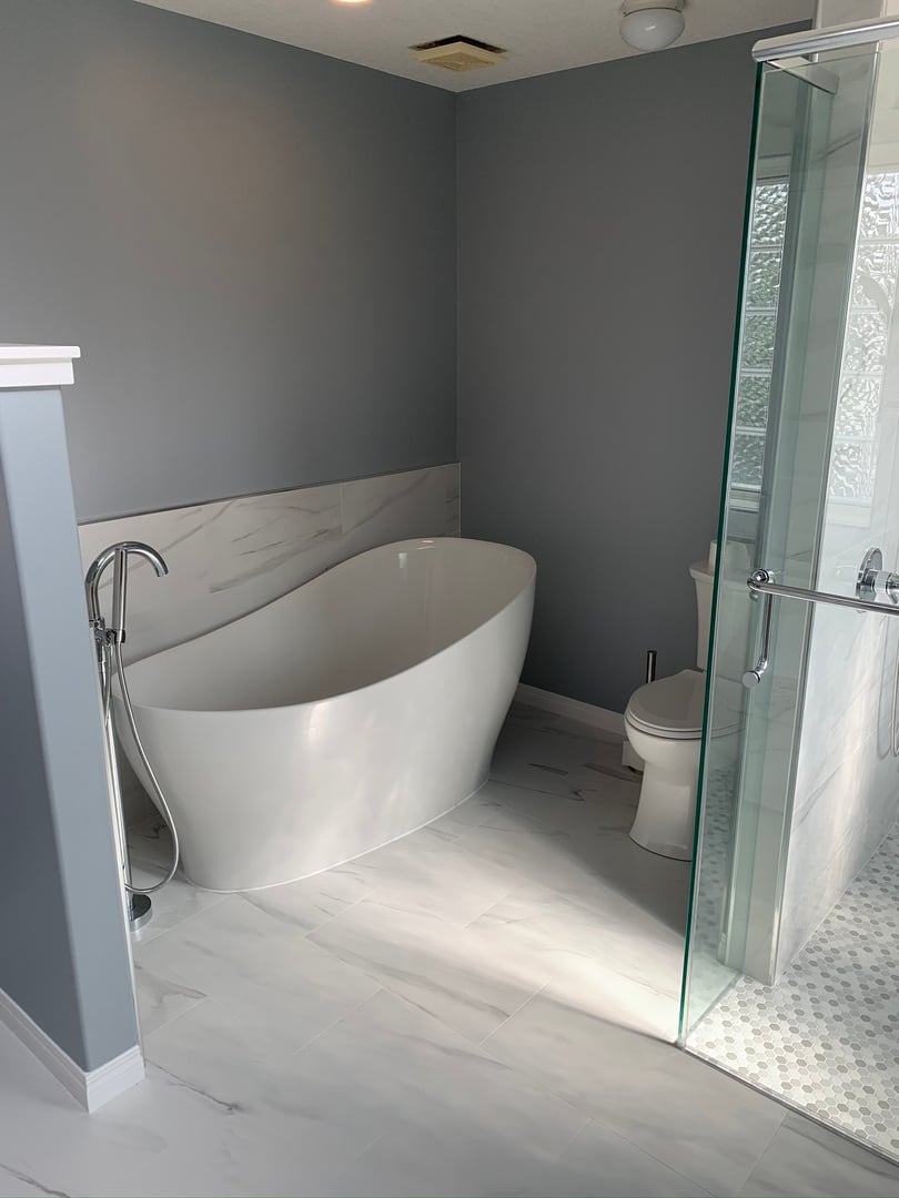 Bright Contemporary Bath