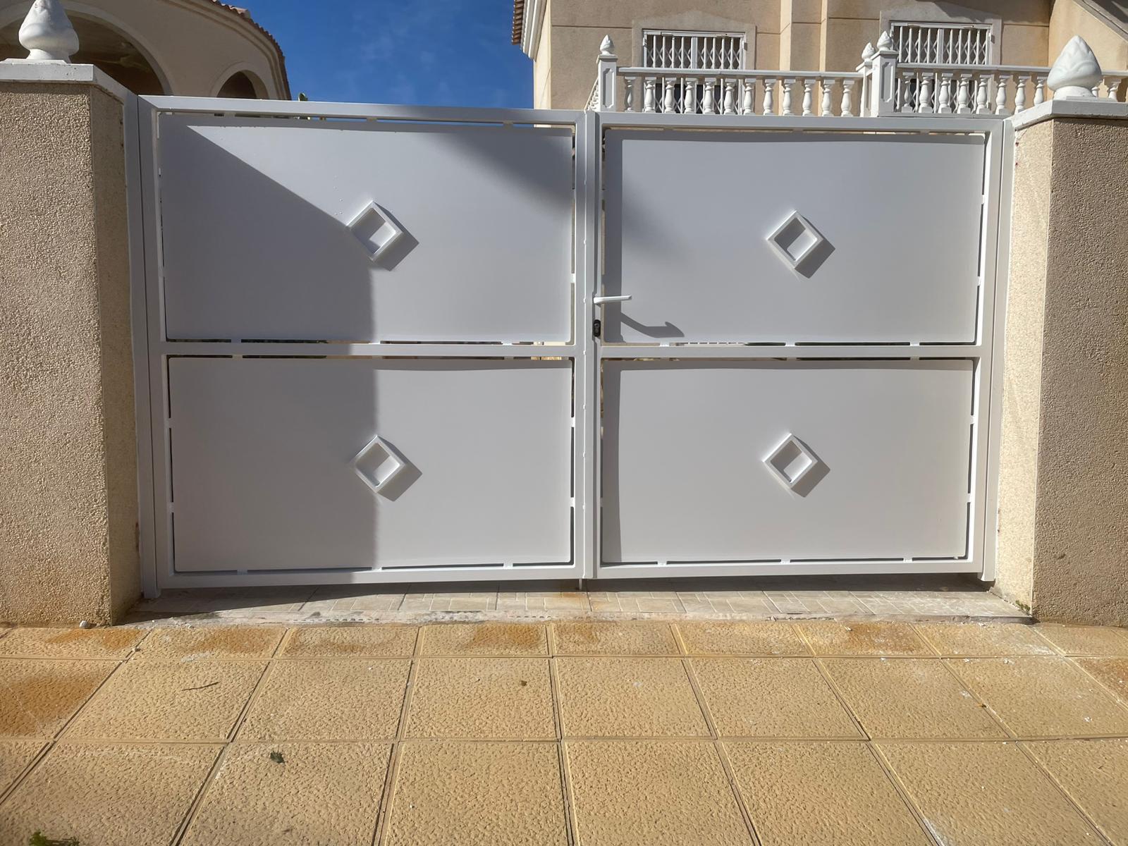 Metal reinforced gate 2026 - view 1