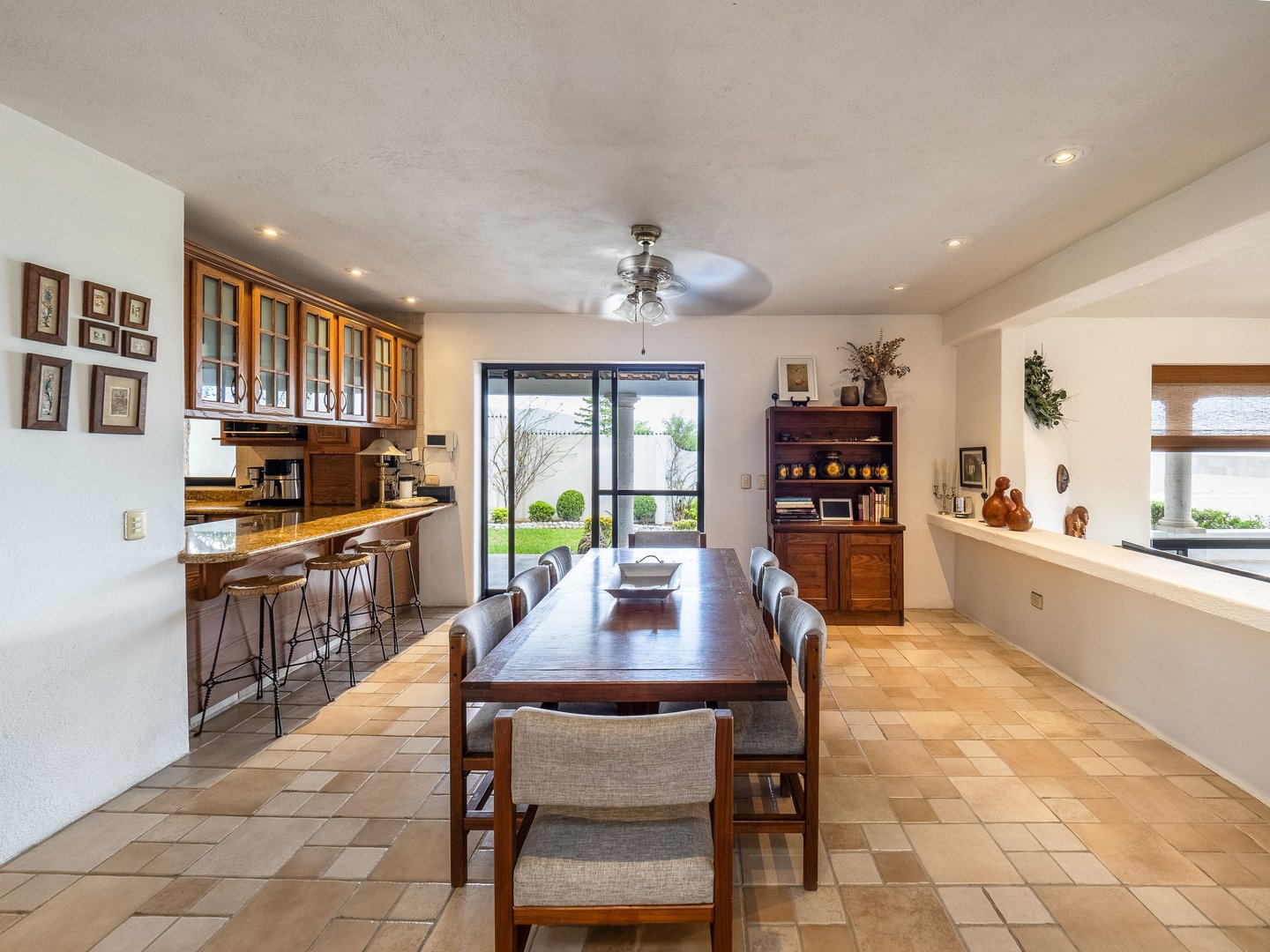 Vista lateral de la casa