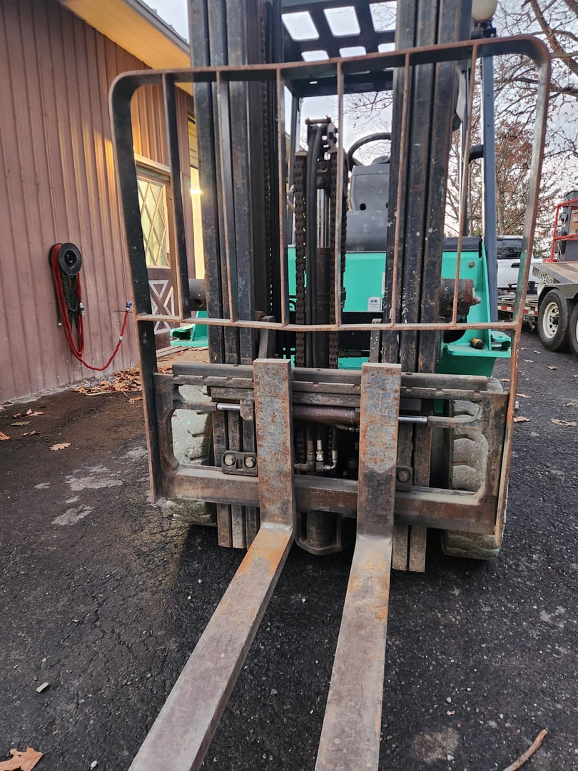 Mitsubishi FG25N forklift view