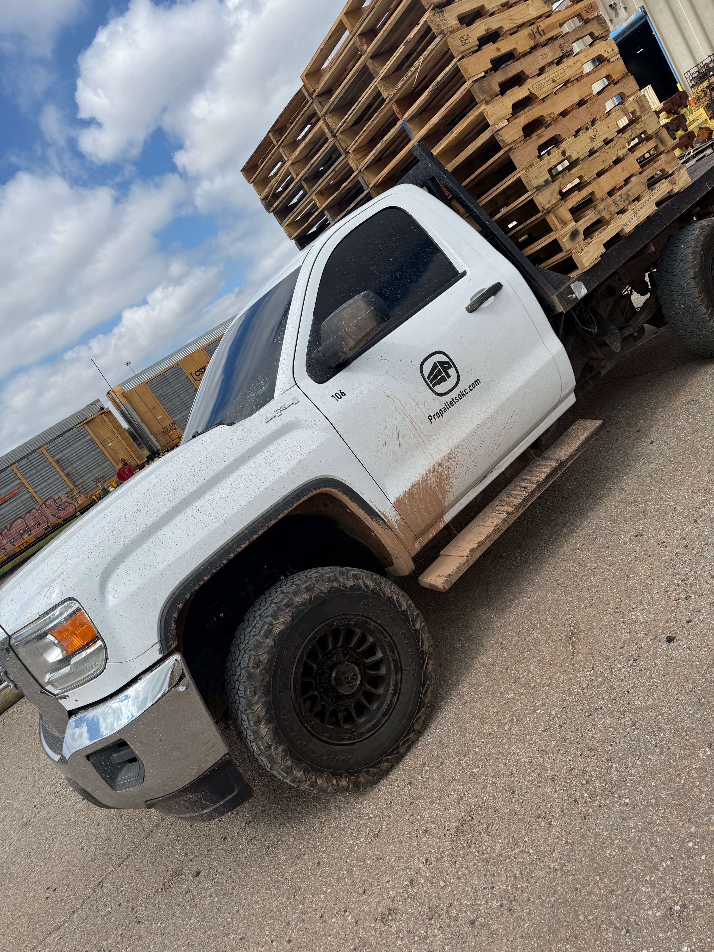 Pro Pallets team at work