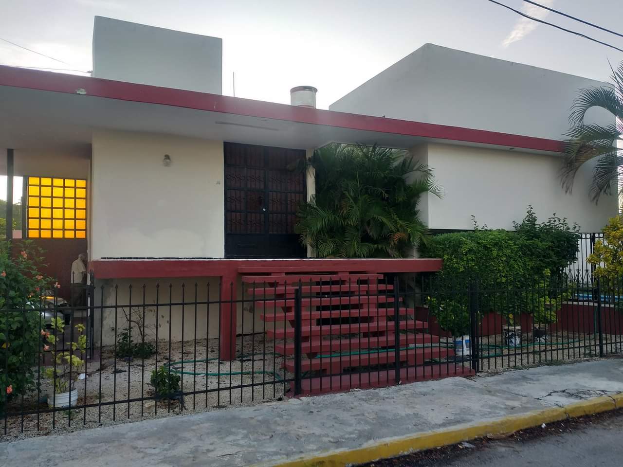 Facade of Commercial Property in Circuito Colonias