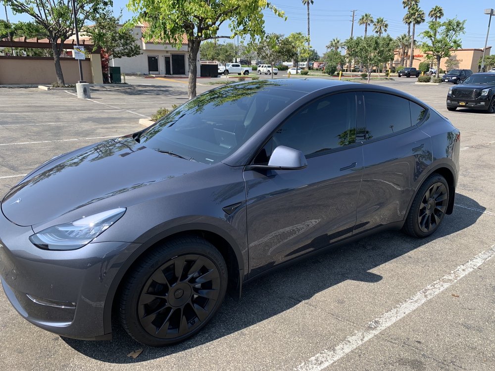 Vehicle tinting service