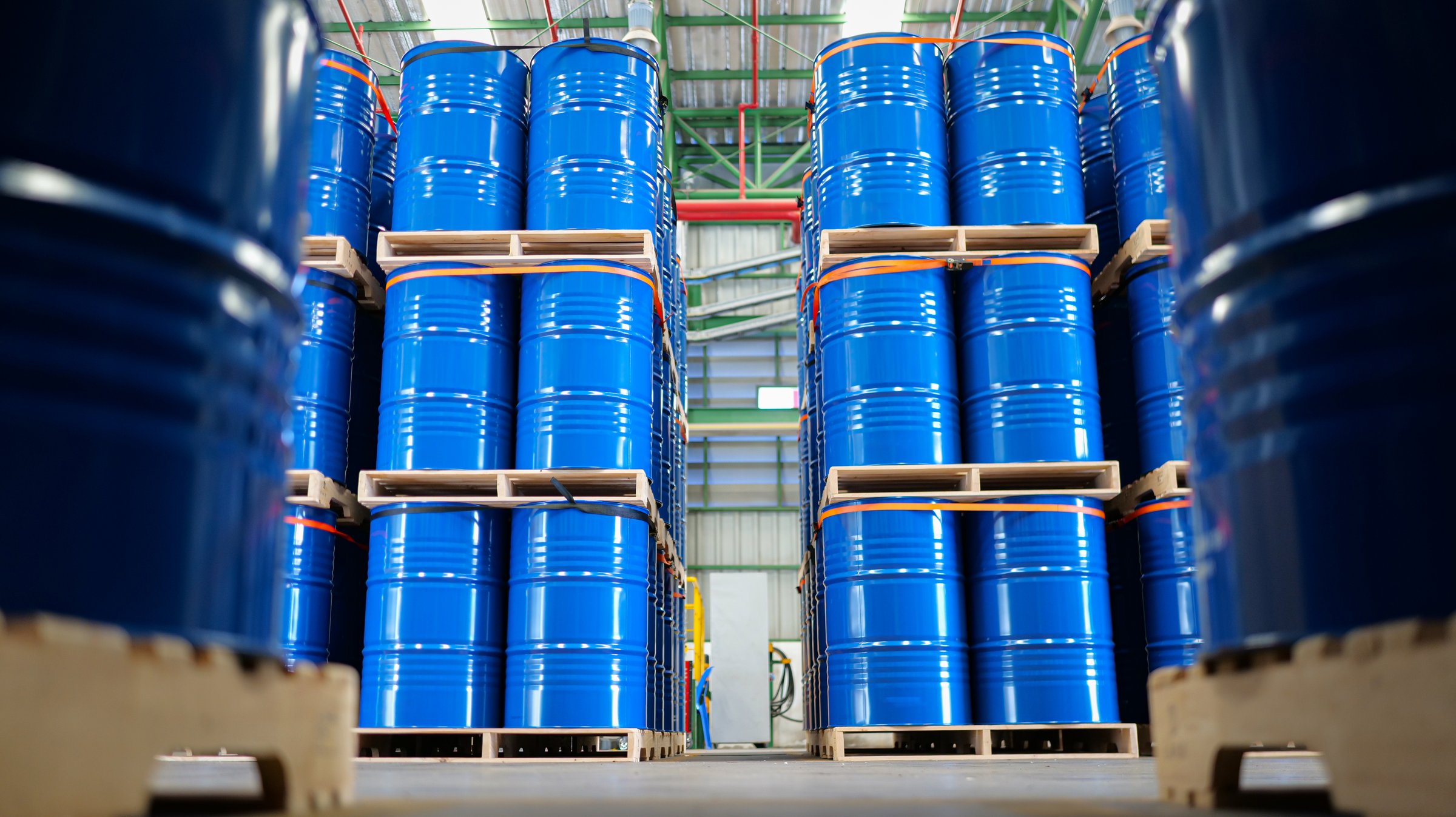 chemical barrels in warehouse, organized storage tanks, industrial containers ready, safe chemical handling, shipment preparation scene, chemical ant industrial concept