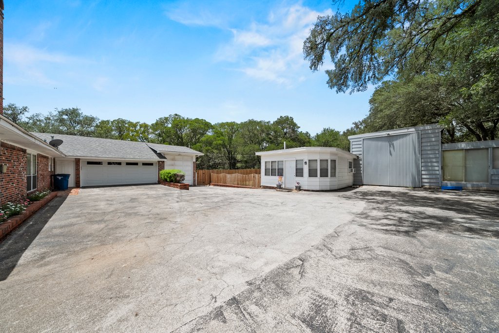 Casita at 699 Floral Avenue