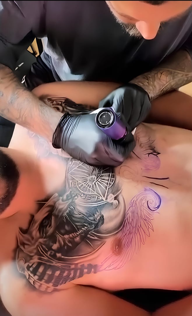 Geometrik dövme tasarımı örneği - profesyonel dövme sanatçısı çalışması