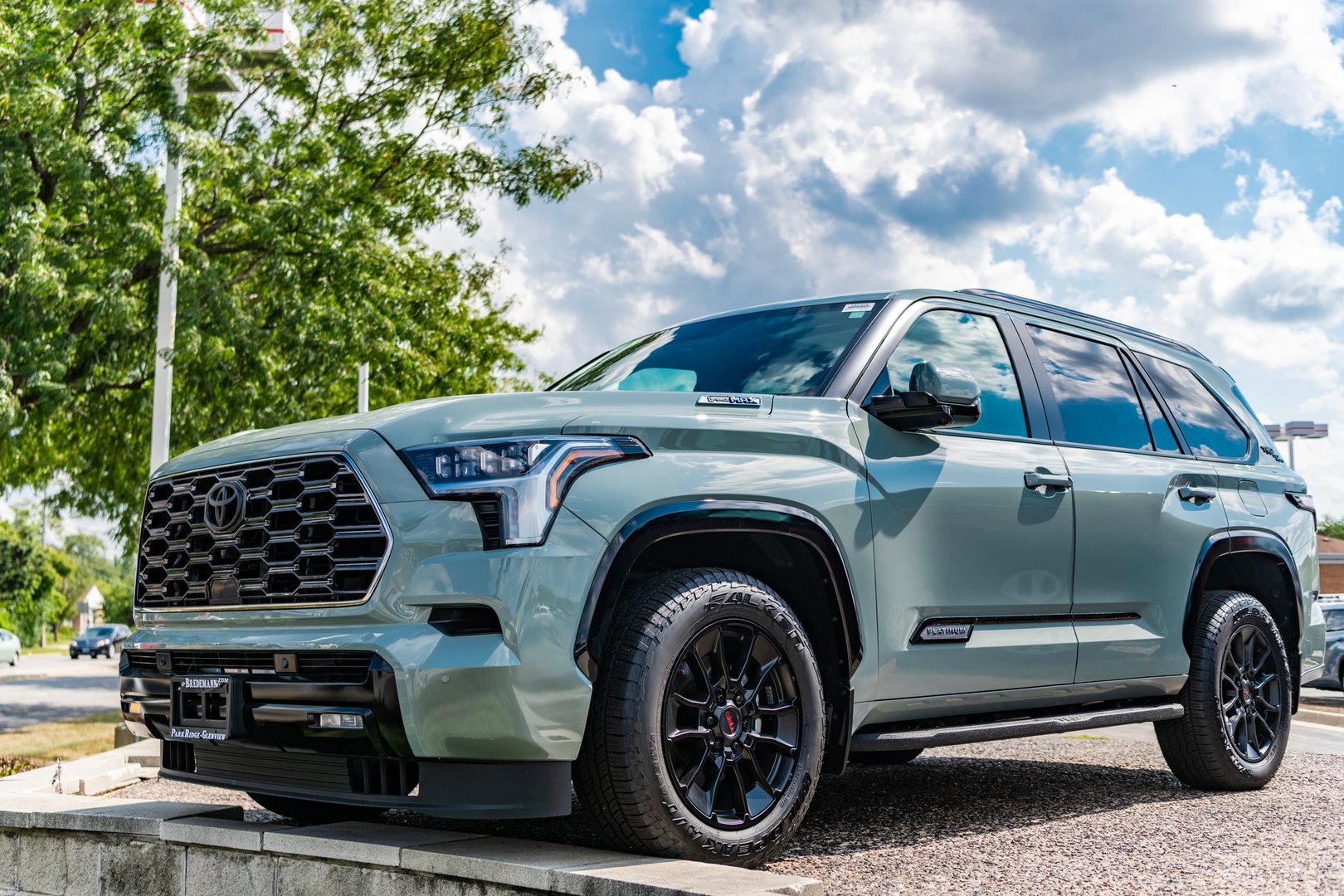 Park Ridge, Illinois, USA - August 16, 2024: Toyota Sequoia 2024 SUV. Luxury car of Toyota Sequoia SUV type. Car of Toyota Sequoia parked outdoor. Toyota Sequoia grey color, corner view.