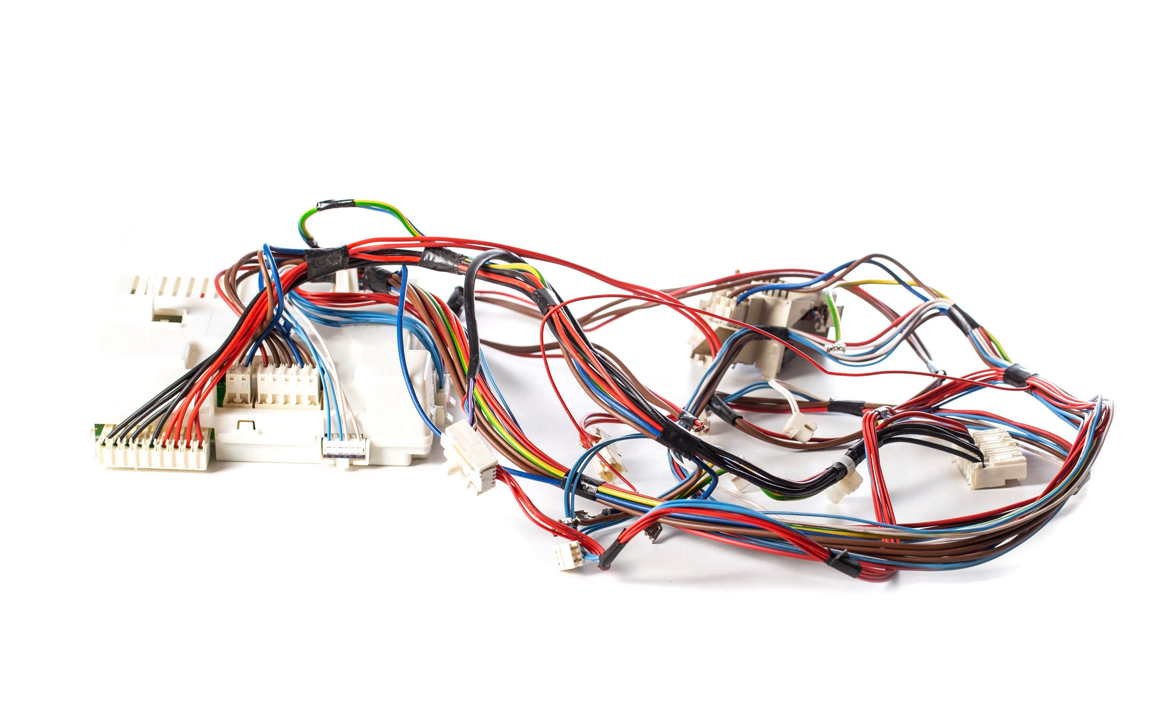 Bilens elektroniska styrenhet och kablar