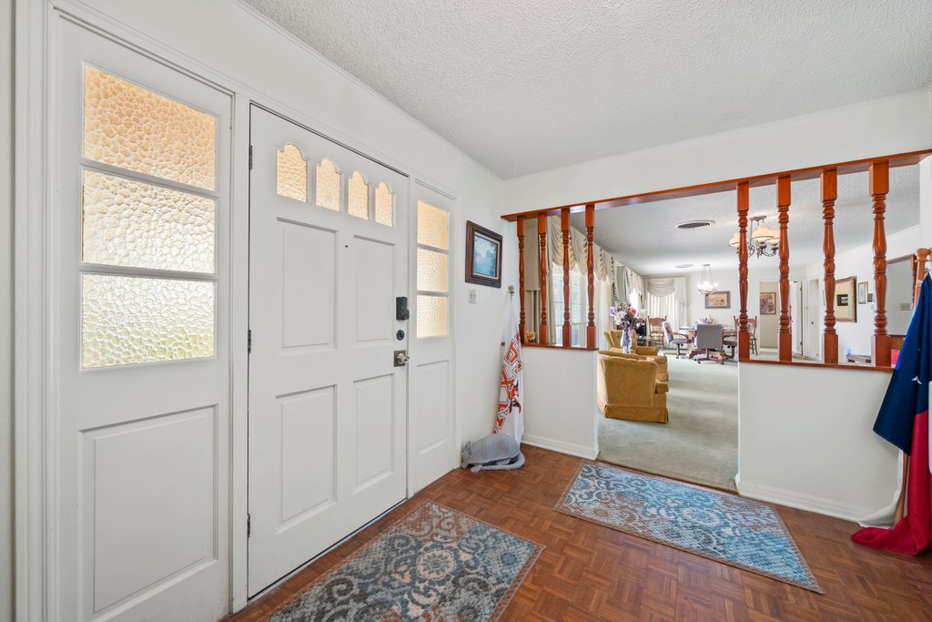 699 Floral Avenue property view