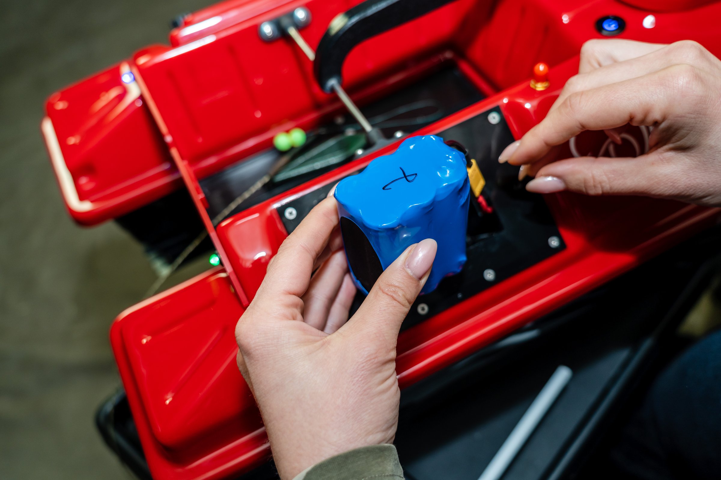 Setting up a carp boat for bait for fishing