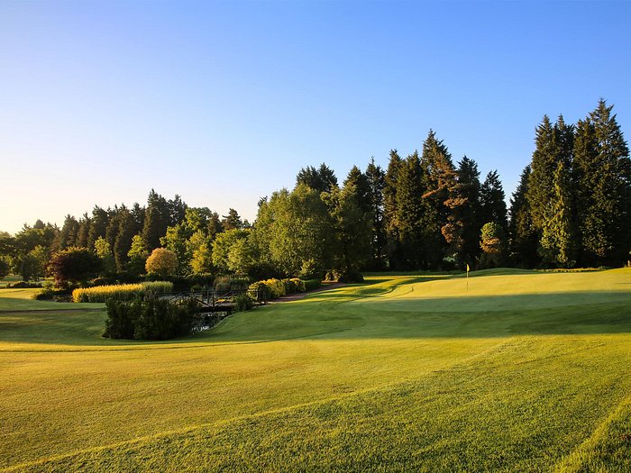 MacDonald Portal golf course features and facilities