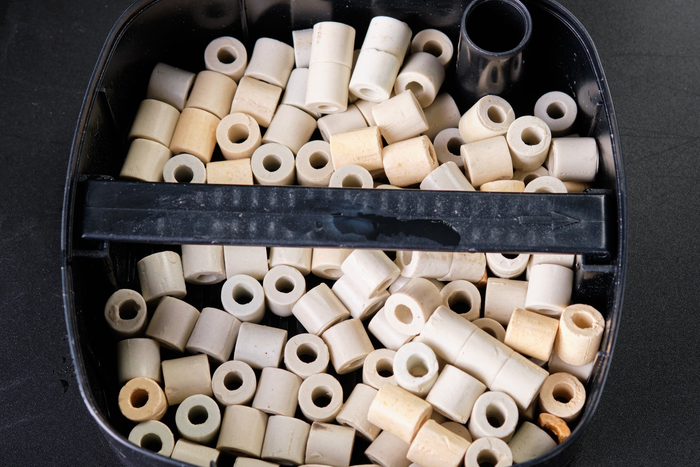 Ceramic material filler for the external filter of the aquarium in the basket