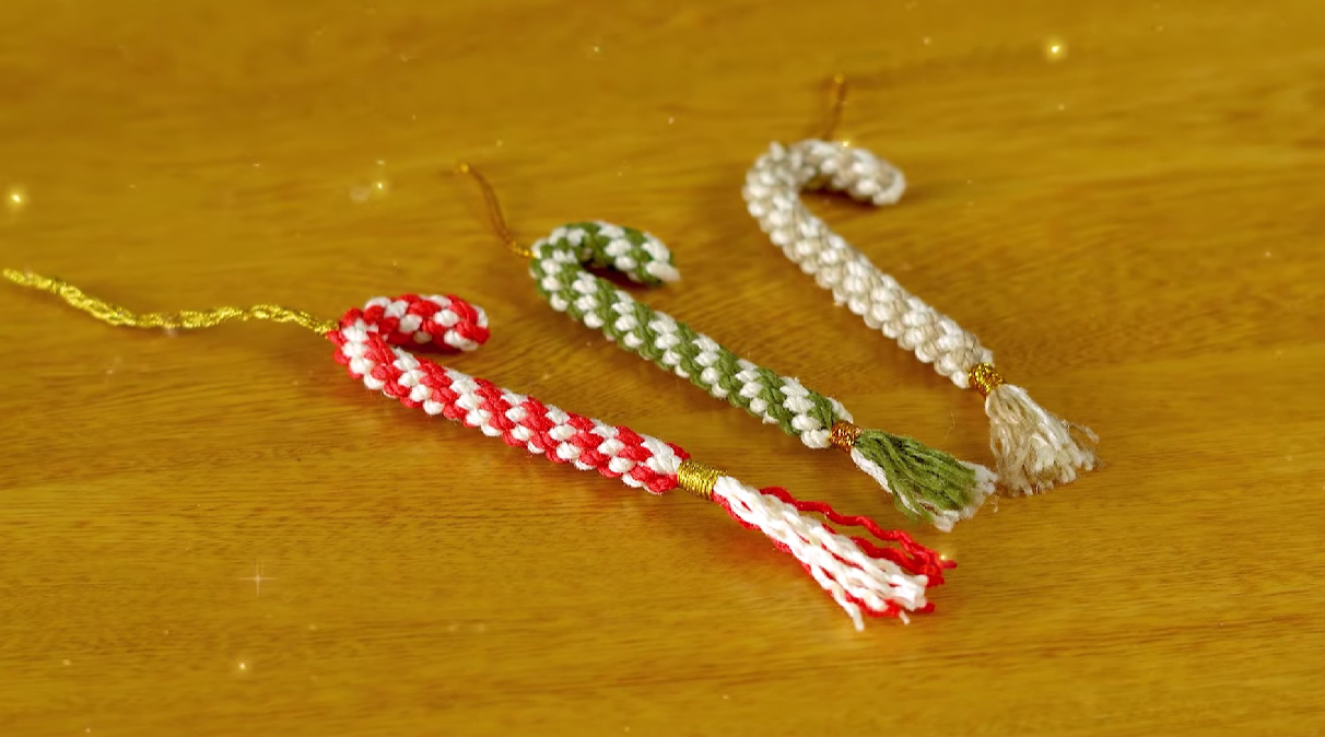 Bastones Navideños en Macramé