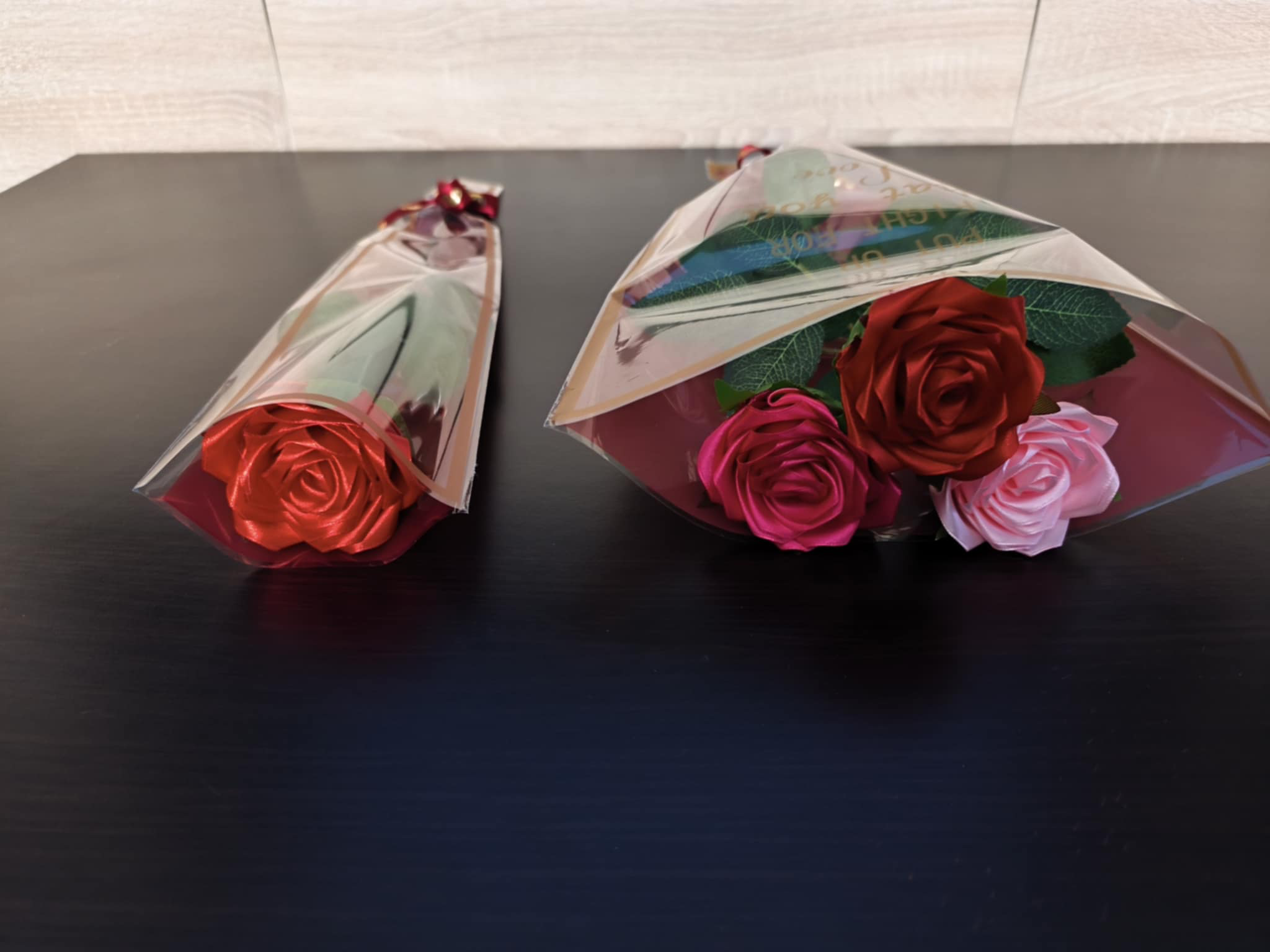 Róże ze wstążki satynowej