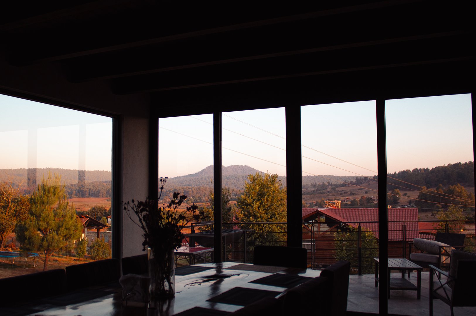 Diseño interior moderno hotel Quinta El Descanso Tapalpa decoración contemporánea Ferreria Tula Atemajac Brizuela Jalisco