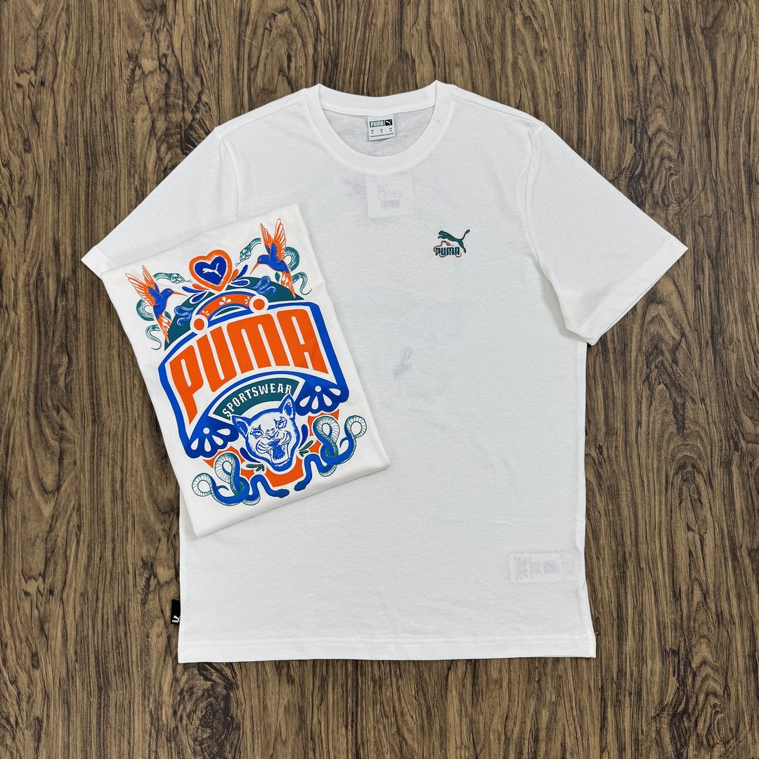 Camiseta deportiva negra con diseño moderno