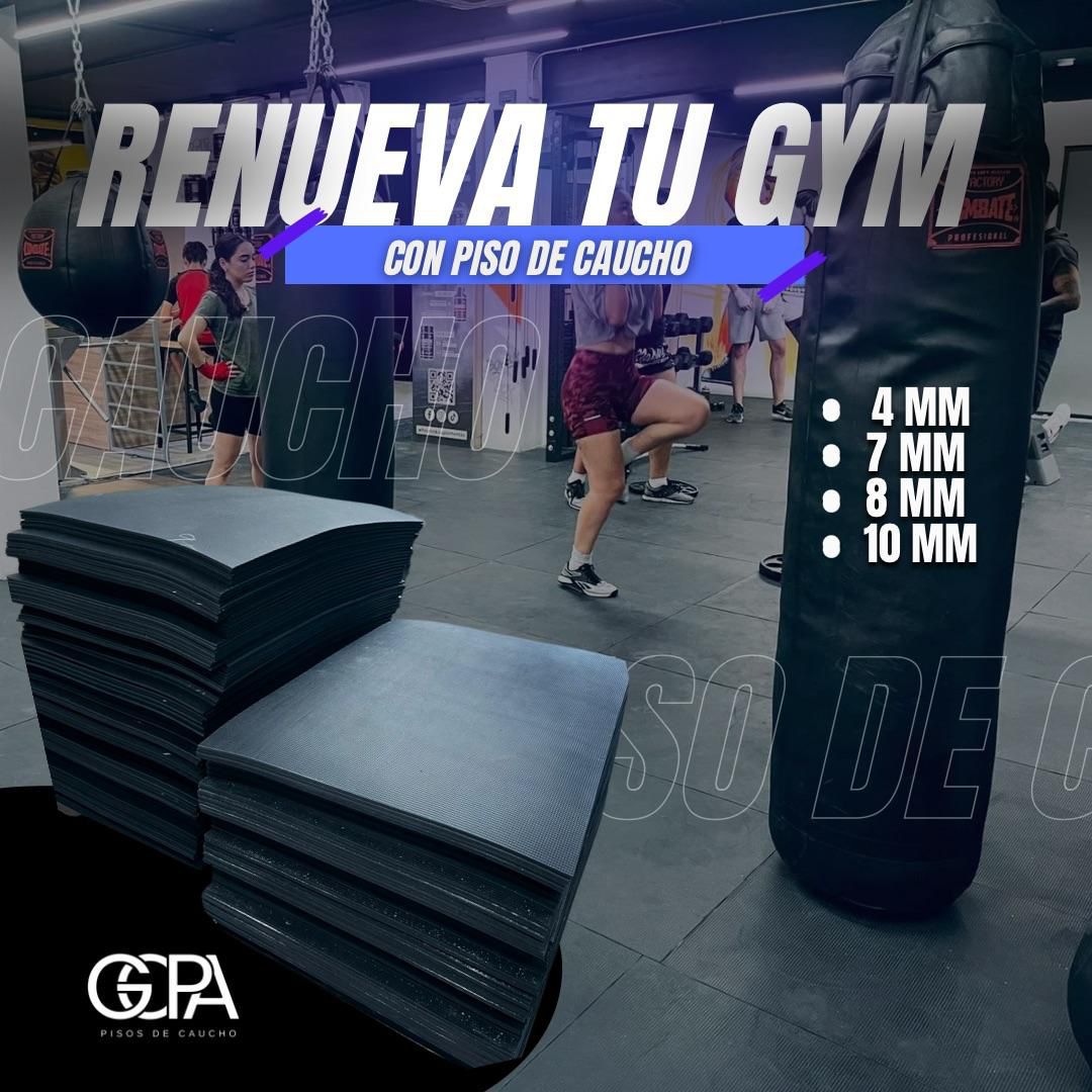 Gimnasio con pilas de pisos de goma, sacos de boxeo y personas que hacen ejercicio. El texto promociona las opciones de grosor del suelo en milímetros.