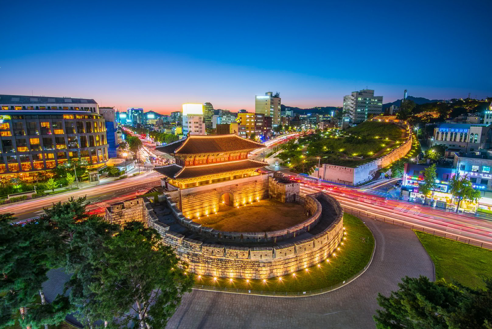 Dongdaemun traditional gate at night, Seoul, South Korea.