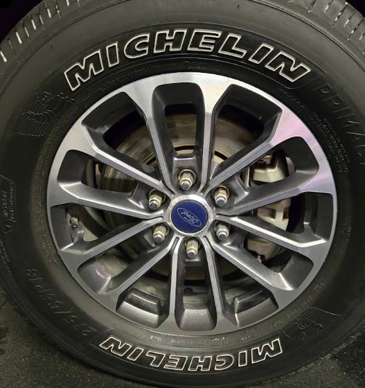 Professional car detailing service