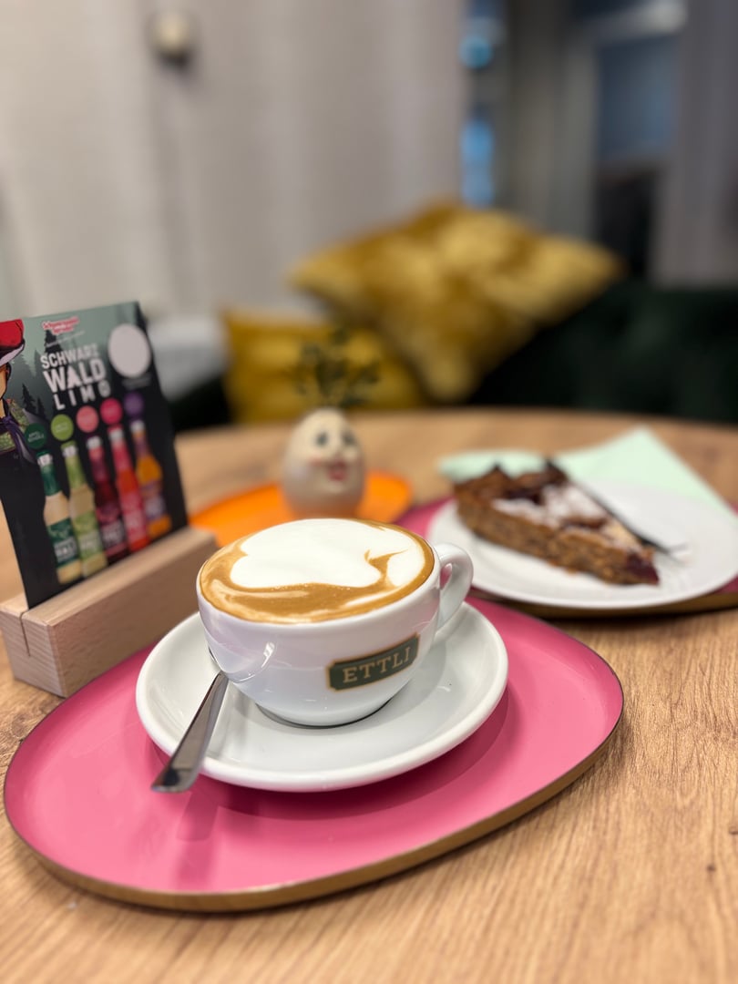 Kaffee im Café Sonderbar