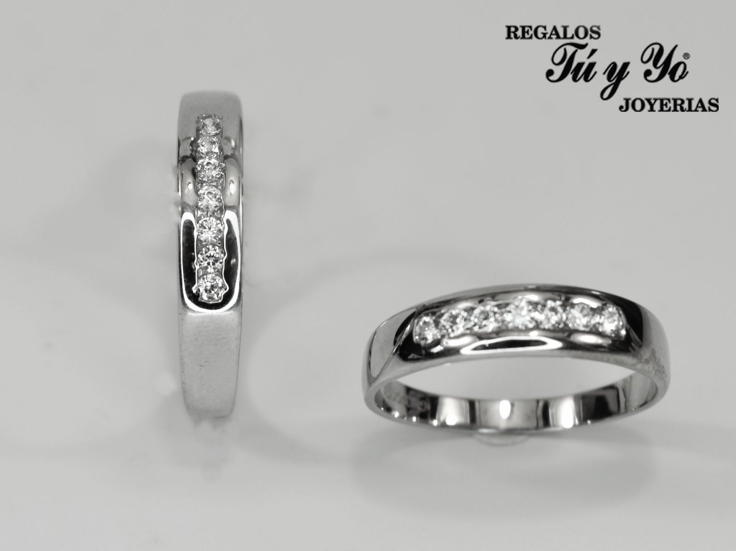 Two silver rings with embedded diamonds, shown against a white background with the text "Regalos Tú y Yo Joyerías."