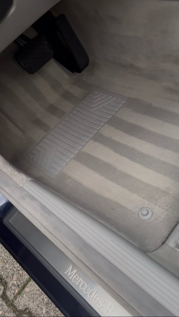 Fahrzeuginnenraum nach der Reinigung