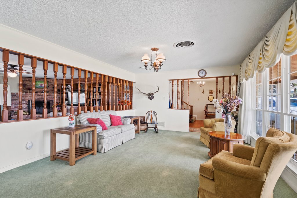 699 Floral Avenue property view