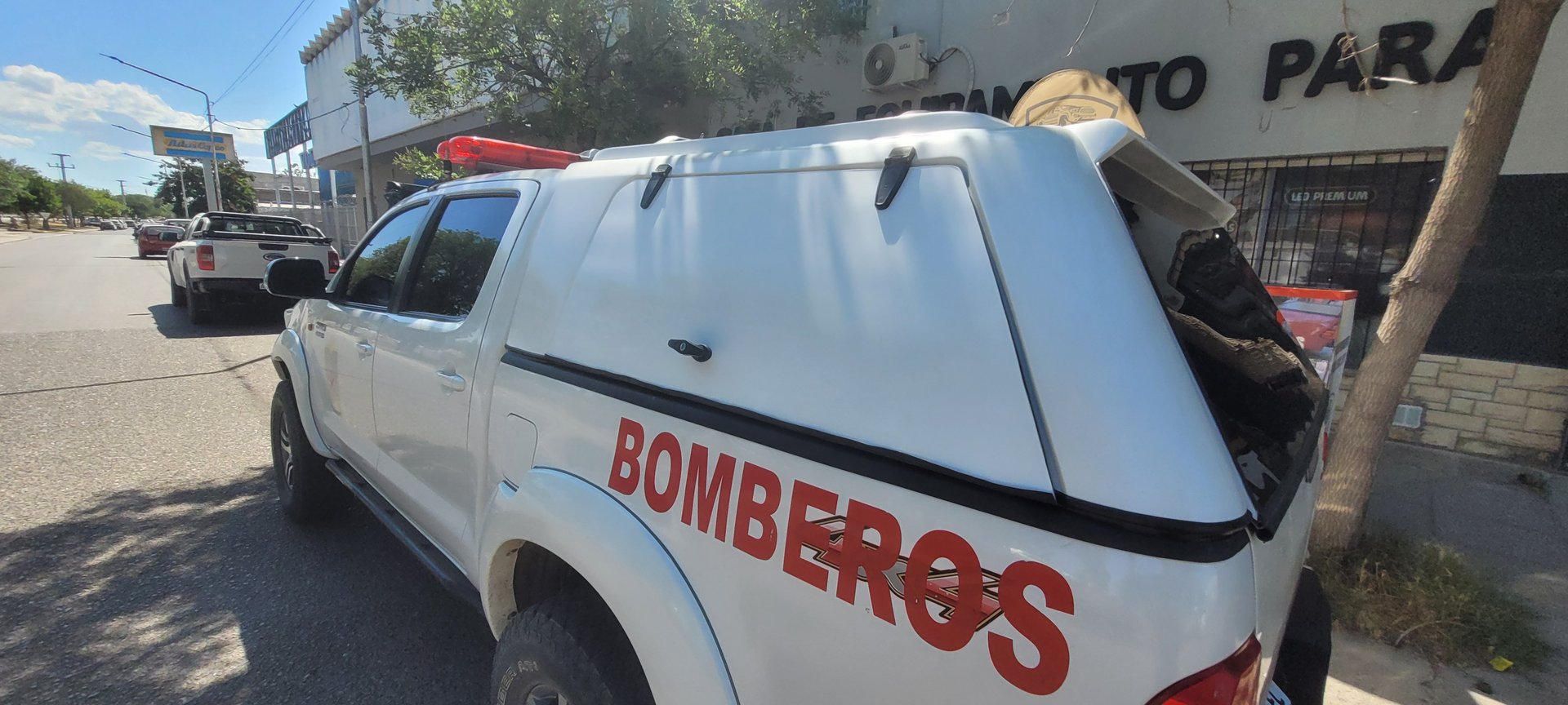 Modelo laterales levadizos para cúpulas industriales