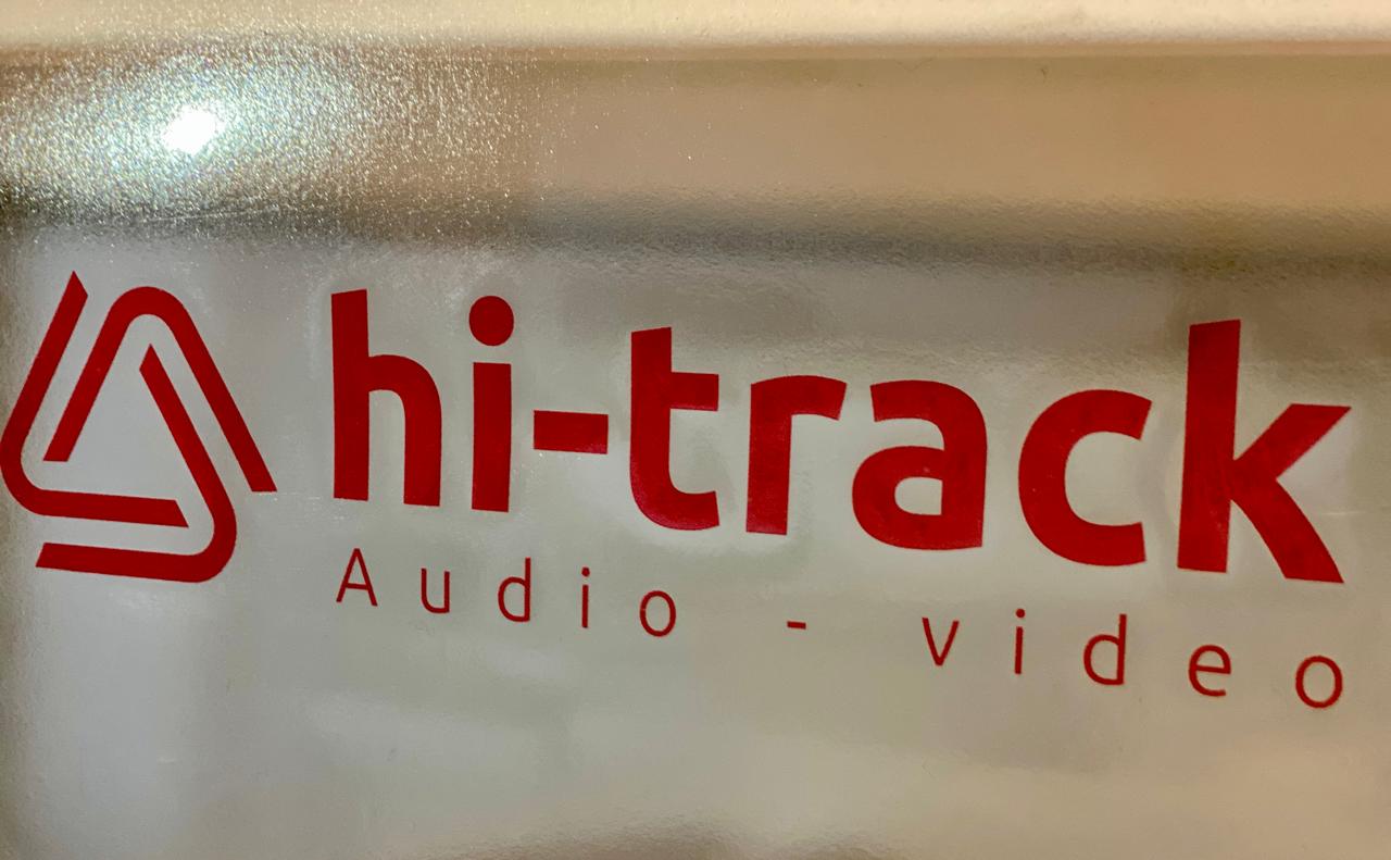 Etiquetas con acabado brillante glossy premium de alta calidad Studio Imagene