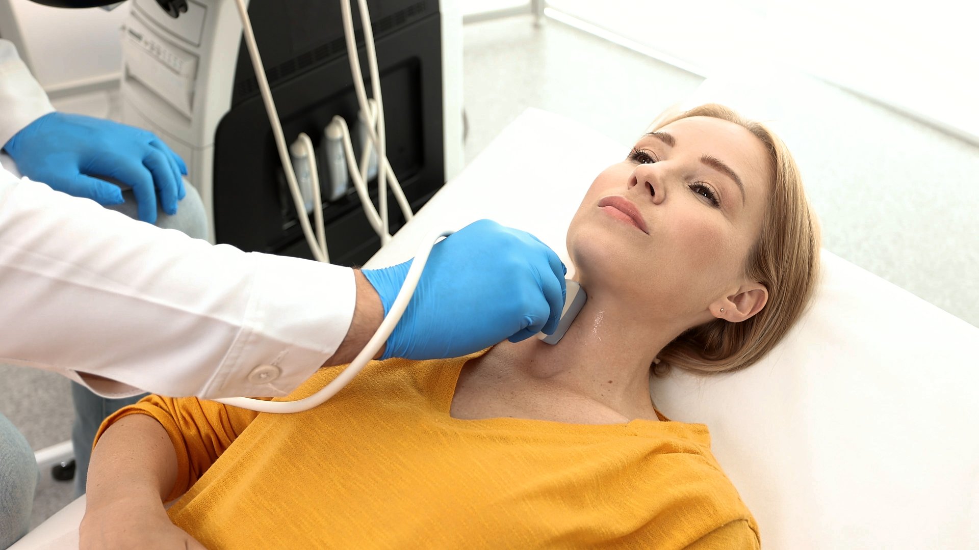 Woman patient receives thyroid diagnostics