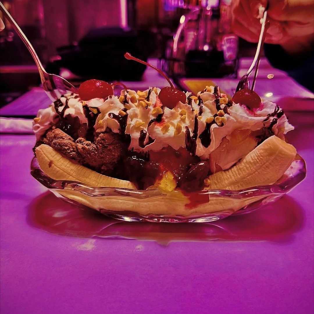 Bubba's restaurant interior and food