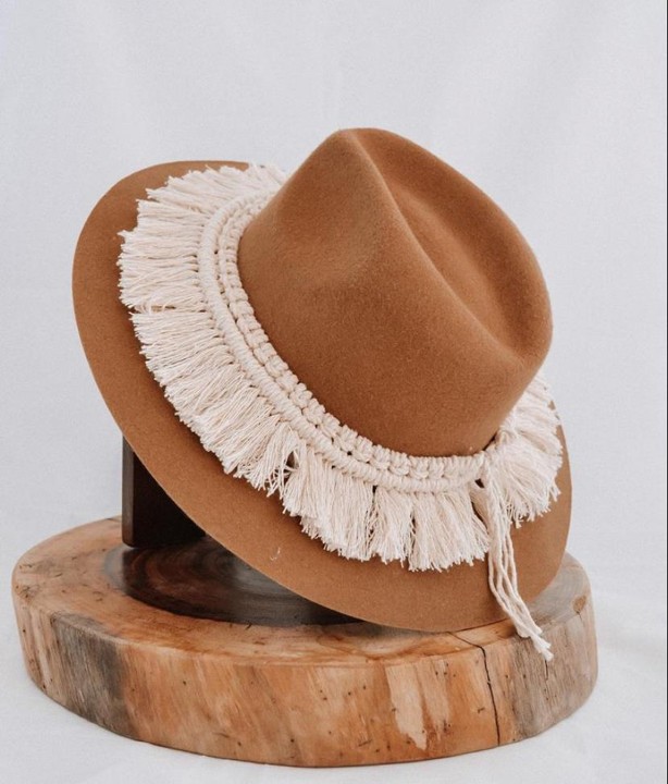 Sombrero bohemio de macramé hecho a mano