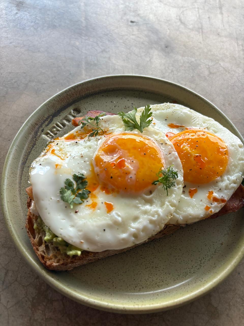 Plato 20 cm; troquelado, color verde