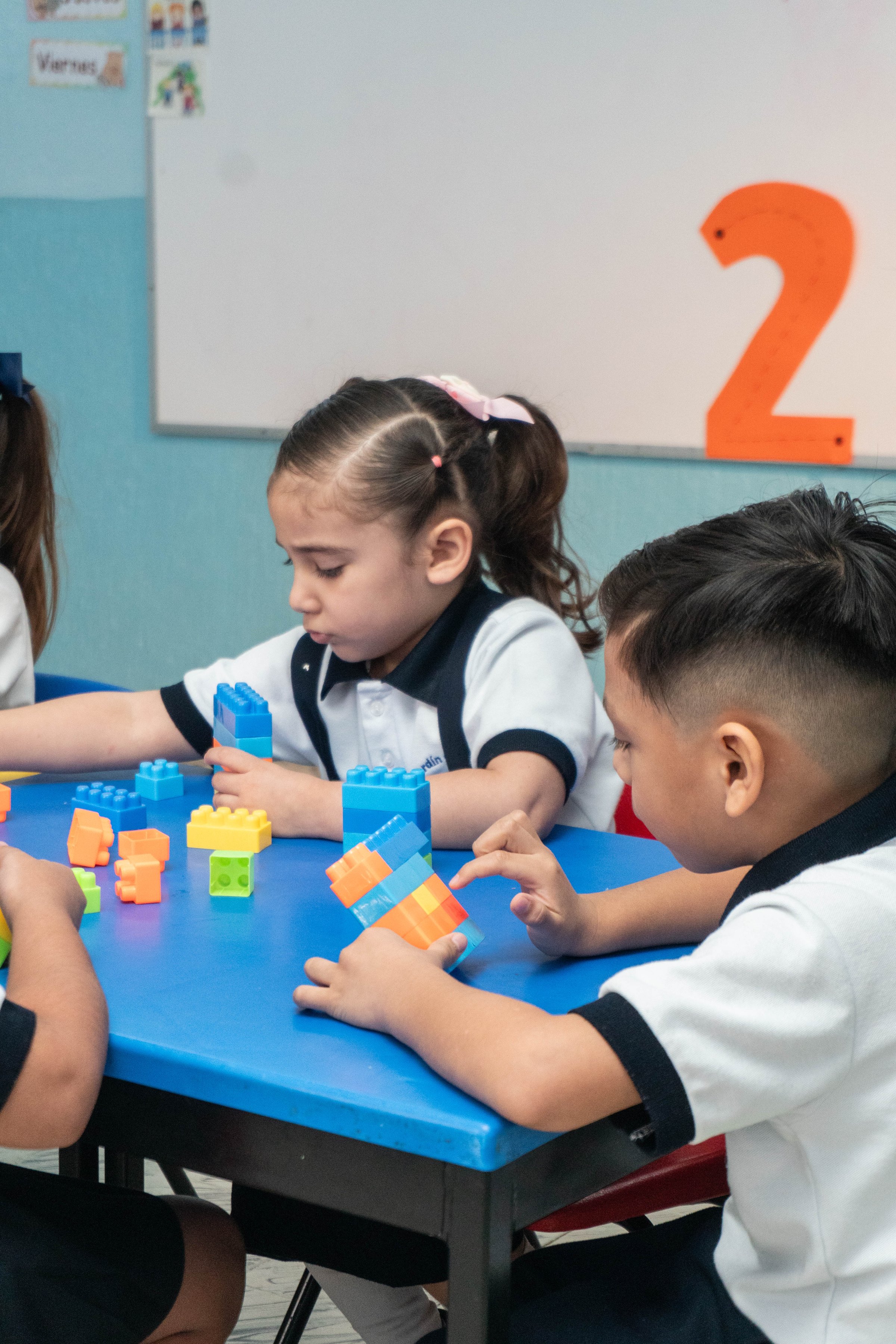 Kinder armando Legos