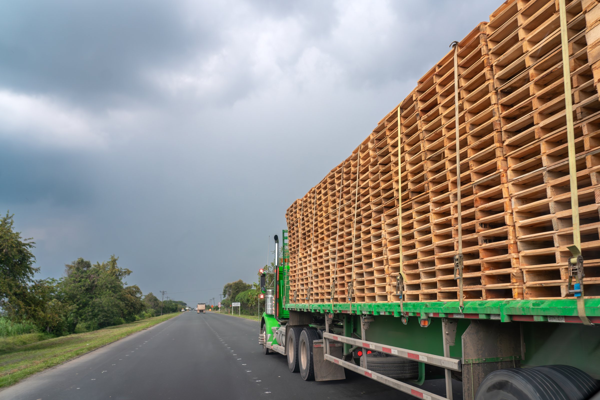 Truck loading pallets