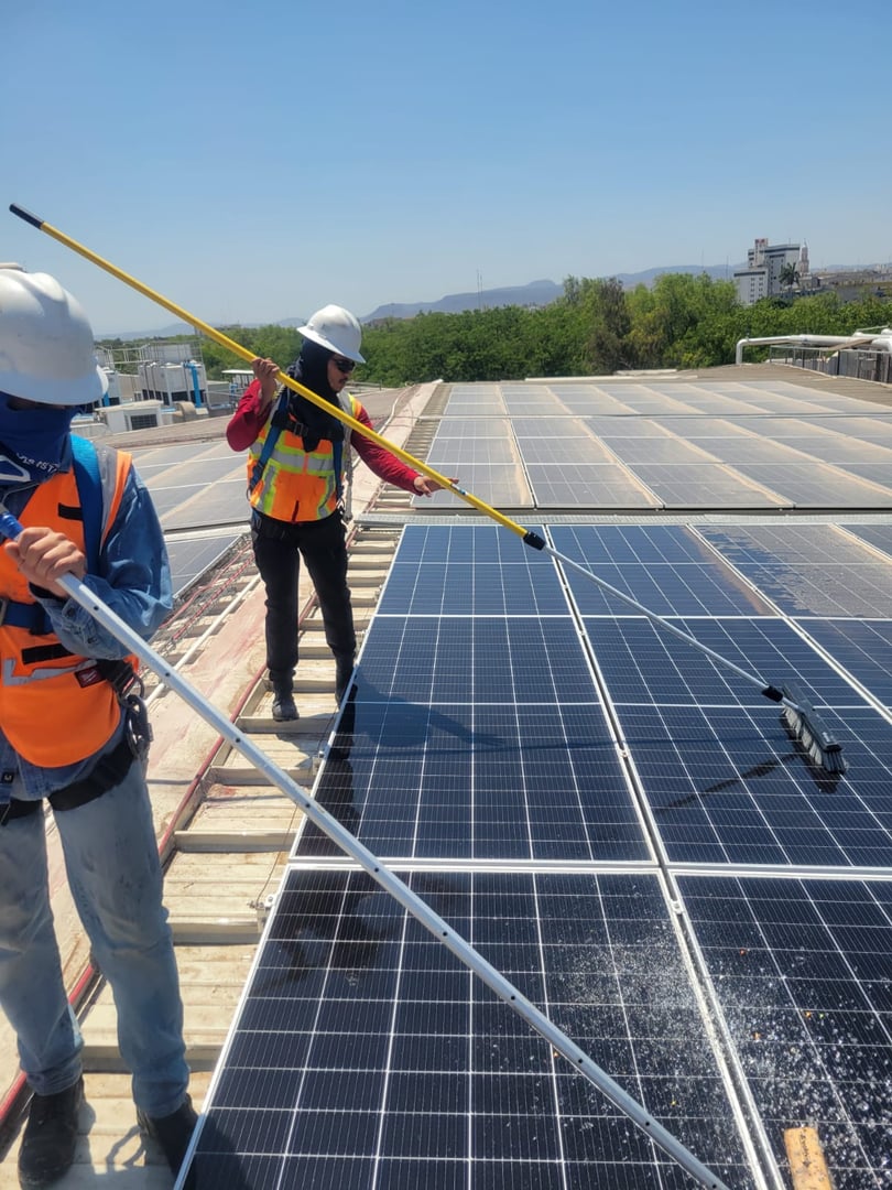 Inspección técnica y mantenimiento de paneles solares