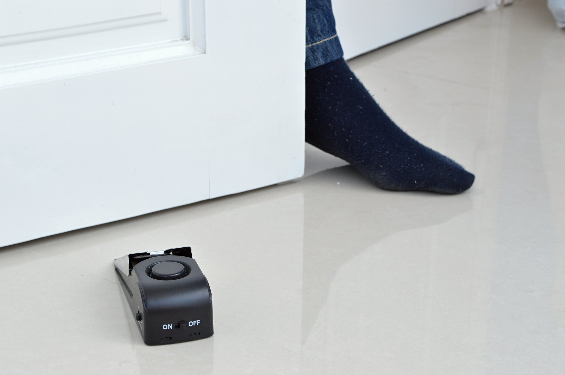 Door alarm placed behind a door