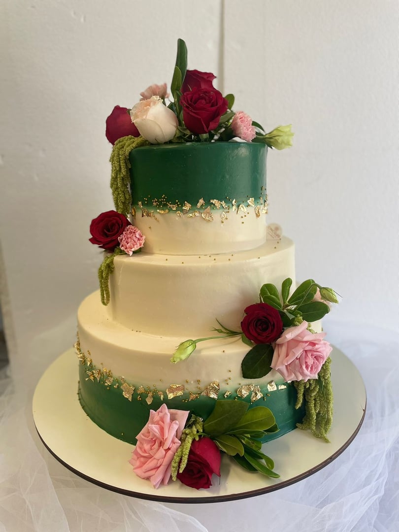 Pastel verde con flor natural Pastelería Cinco20