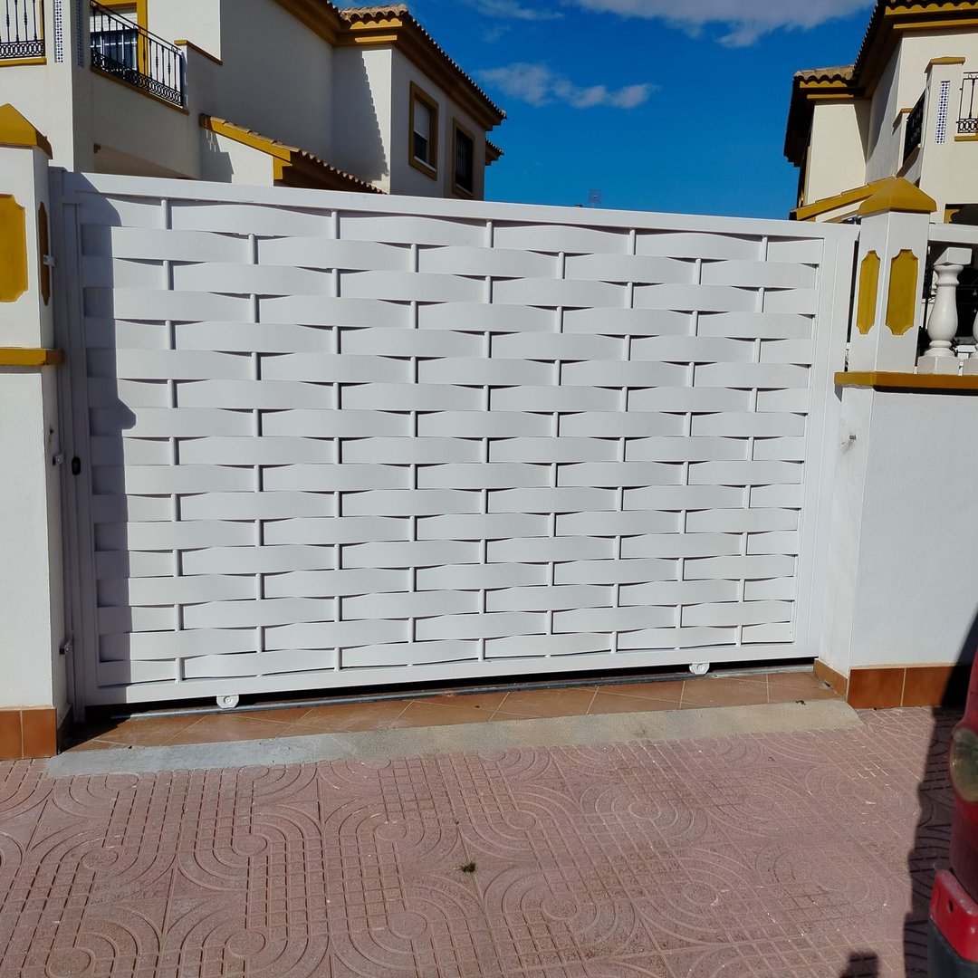 Metal door installation - Ciudad Quesada