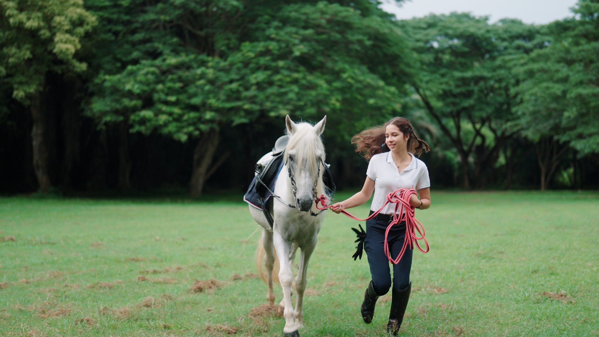 Balade éducative équitation débutant au Club Hippique du Tampon - cours initiation poney enfant La Réunion