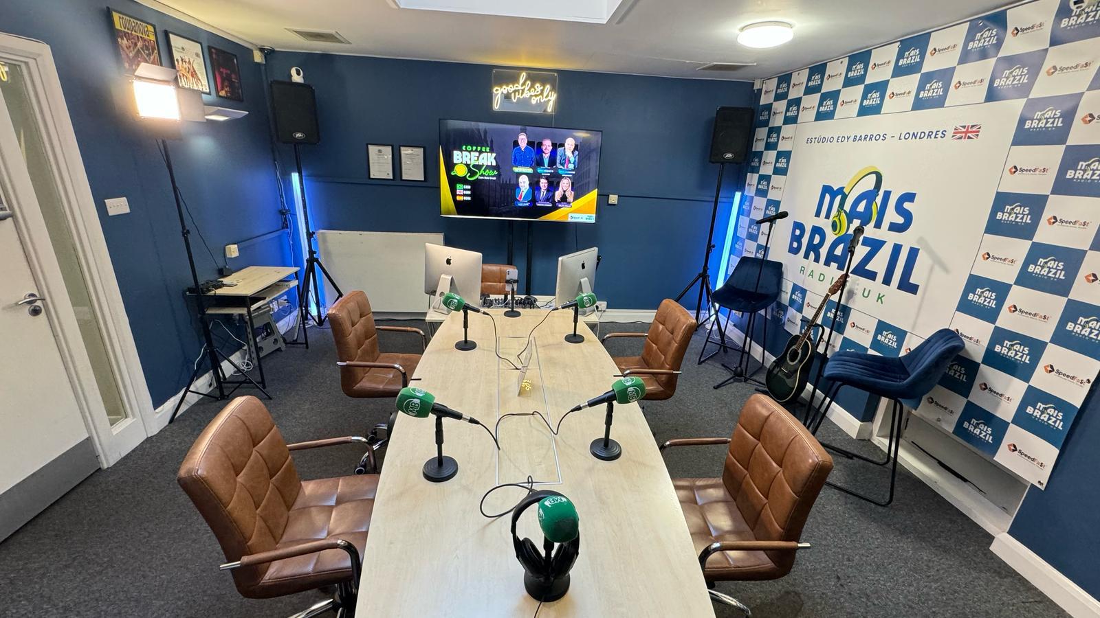 Rádio Mais Brazil UK team and studio