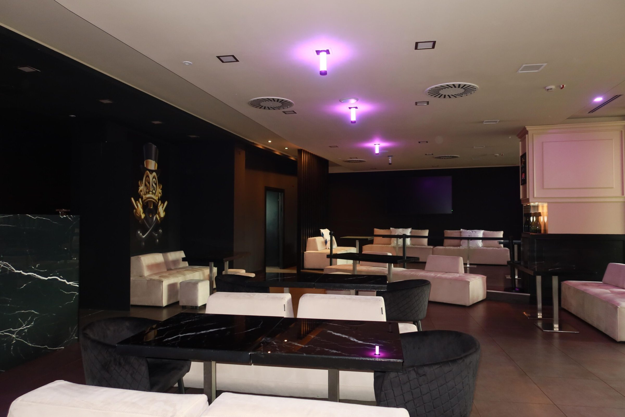 Money Club Milano luxury atmosphere