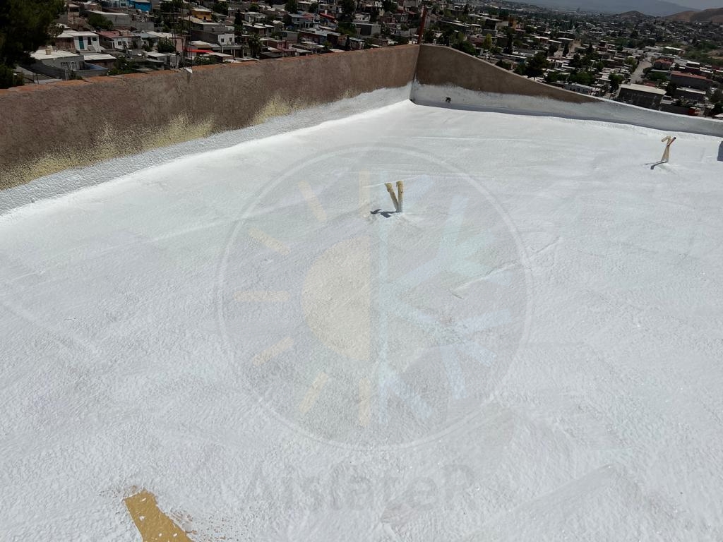 Trabajo profesional de aislamiento con poliuretano AislateR