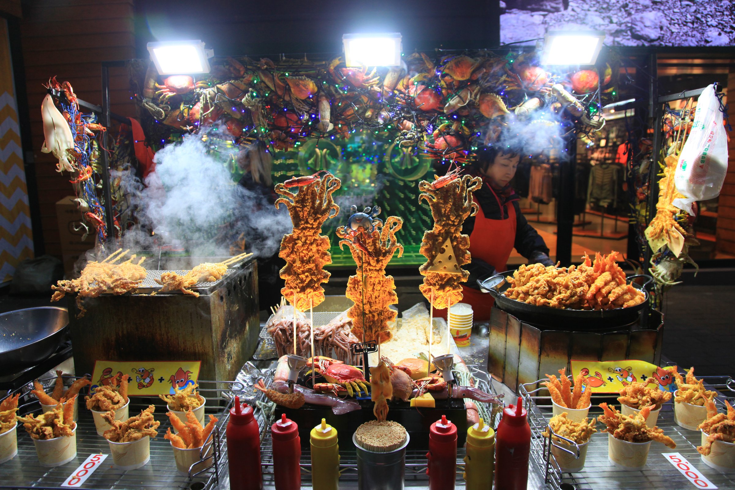 日本美食街景，多样化的传统料理