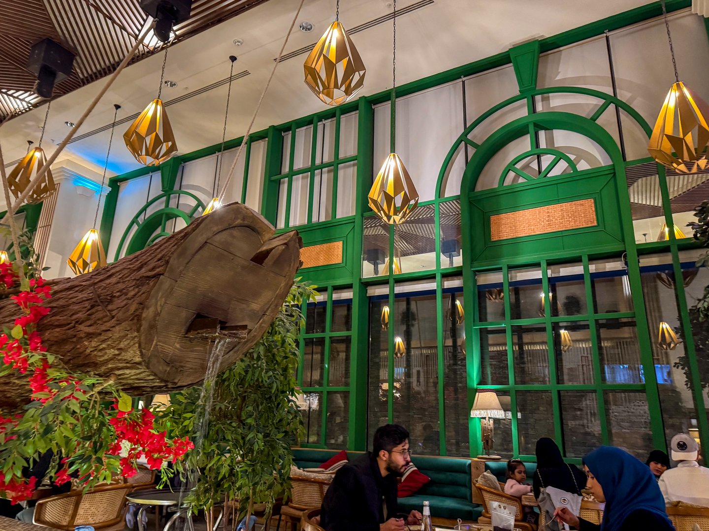 Fi Glbak Restaurant and Cafe, located in Riyadh's Al-Muhammadiyah district, offers a modern twist on traditional Saudi cuisine.