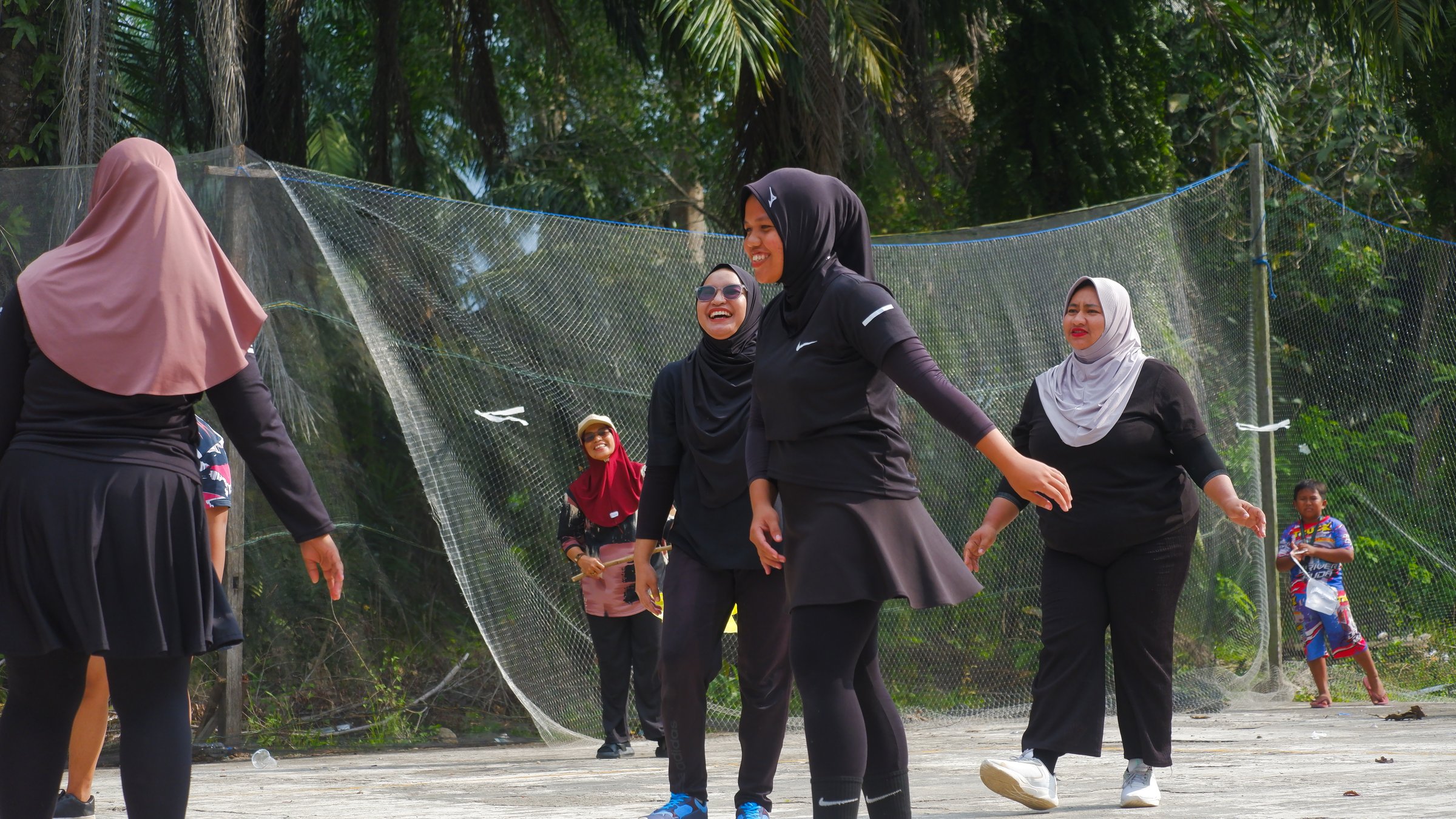 Kuaro Kalimantan Timur, Indonesia 20 August 2025. girls wearing sports uniforms and hijabs playing volleyball on an outdoor court