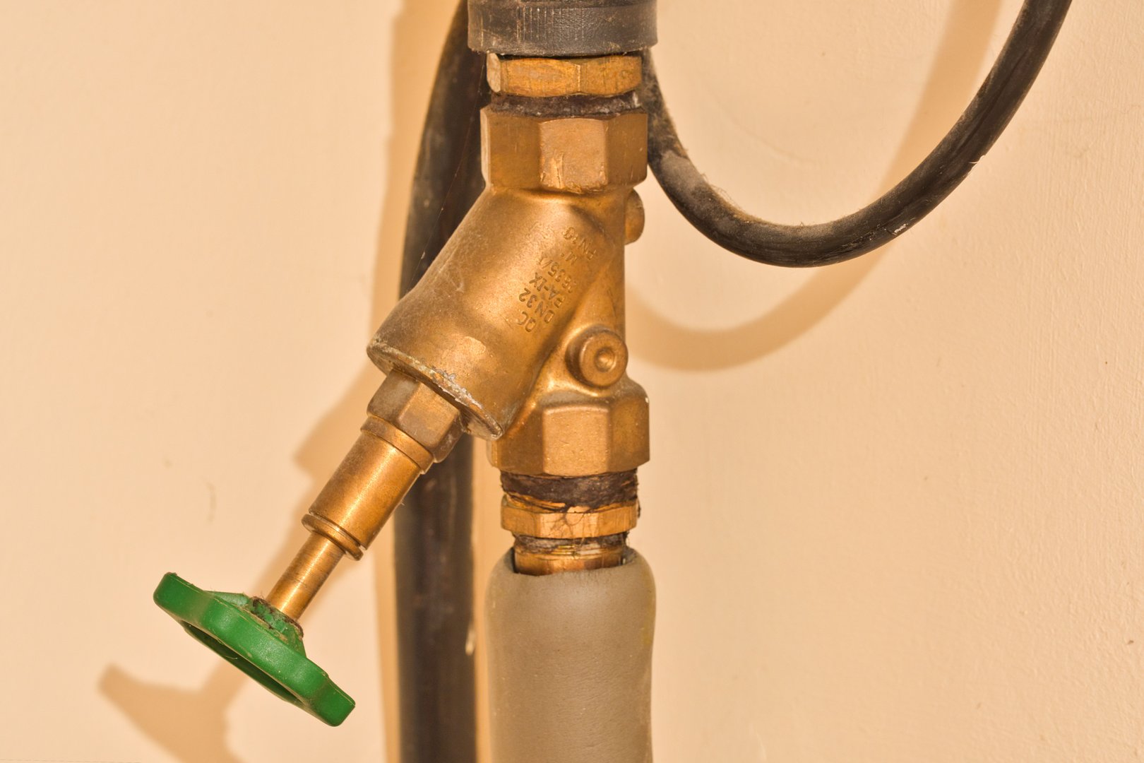 dusty water pipe shut-off valve, house connection