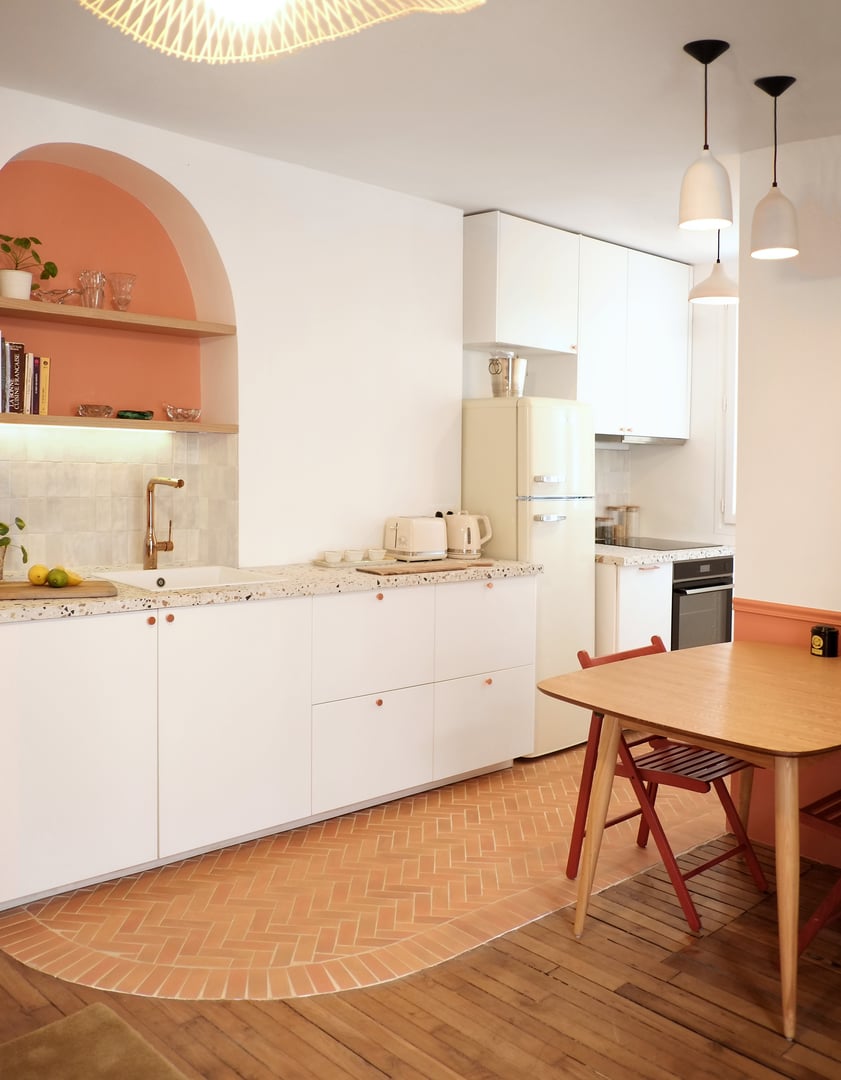 Rénovation appartement Clignancourt - Cuisine et table vue d'ensemble