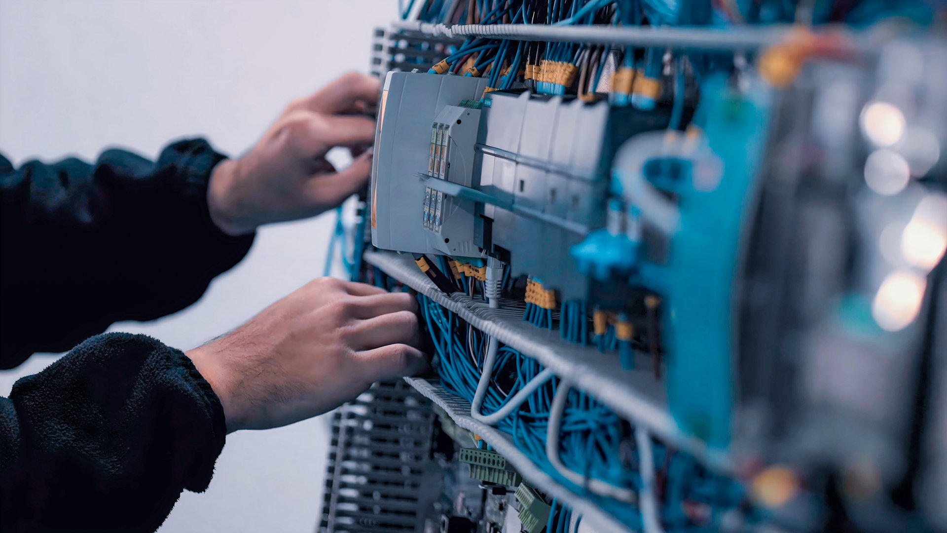 Structured cabling installation process in residential building electrical networks